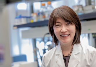 Jiyoung Lee in her laboratory